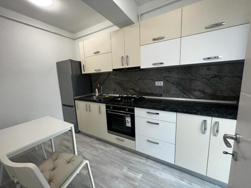 Cozy Accommodation Central City - Яссы Экстерьер фото
